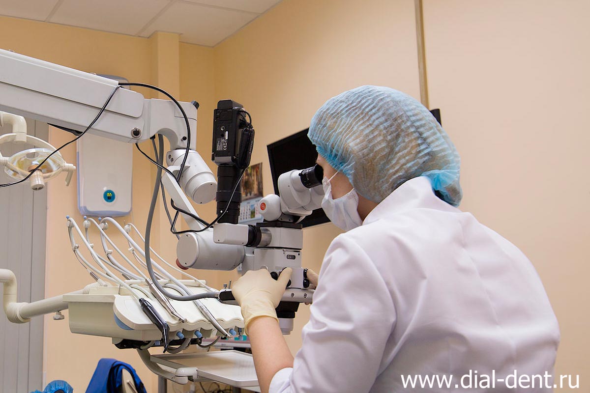 лечение зубов с микроскопом проводит В.Л. Ушакова в Диал-Дент