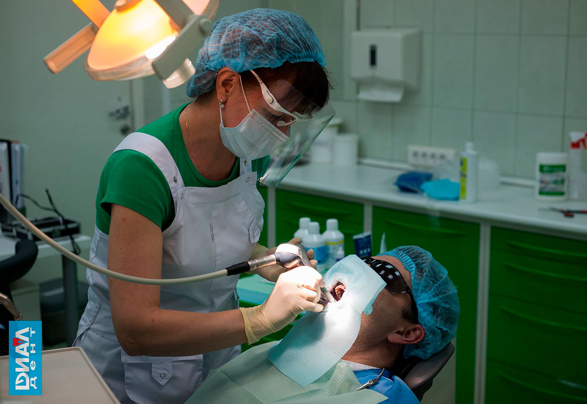 профессиональная чистка зубов Air Flow, гигиенист Елена Смирнова